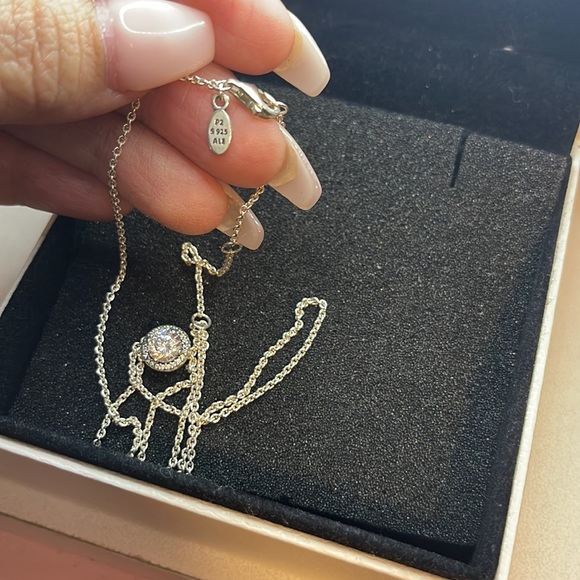 Pandora Round Sparkle Halo necklace - Picture 3 of 8